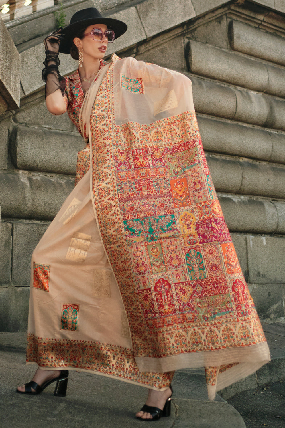 Exclusive contrasting Cream kashmiri pallu handloom weaving saree on kashmiri modal fabric