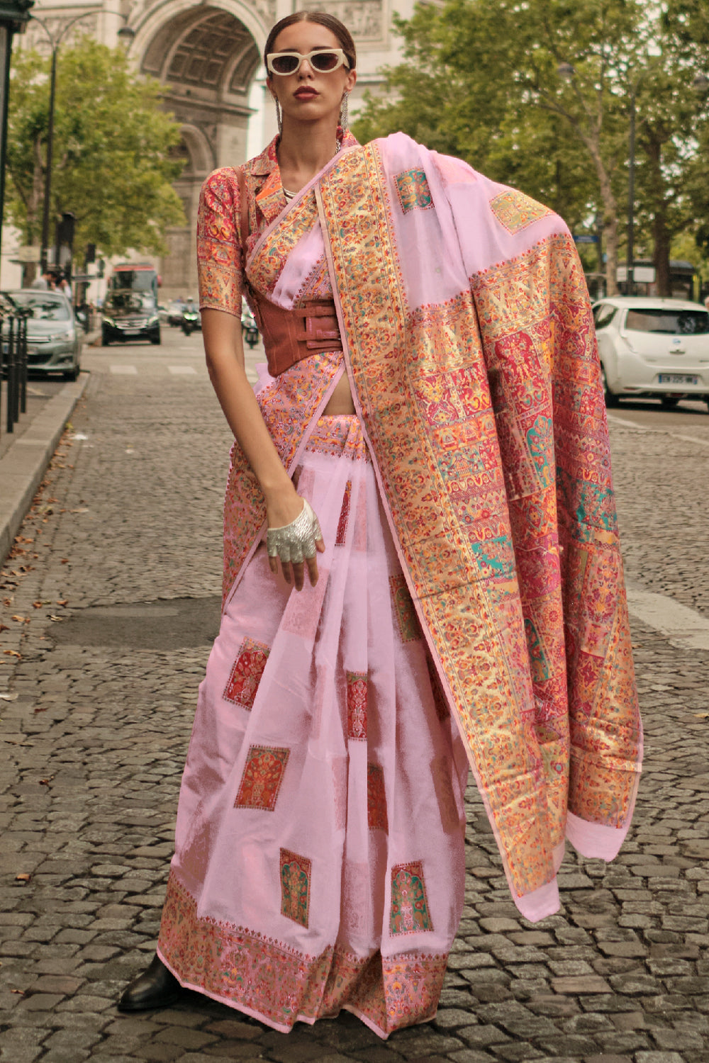 Exclusive contrasting light Pink kashmiri pallu handloom weaving saree on kashmiri modal fabric